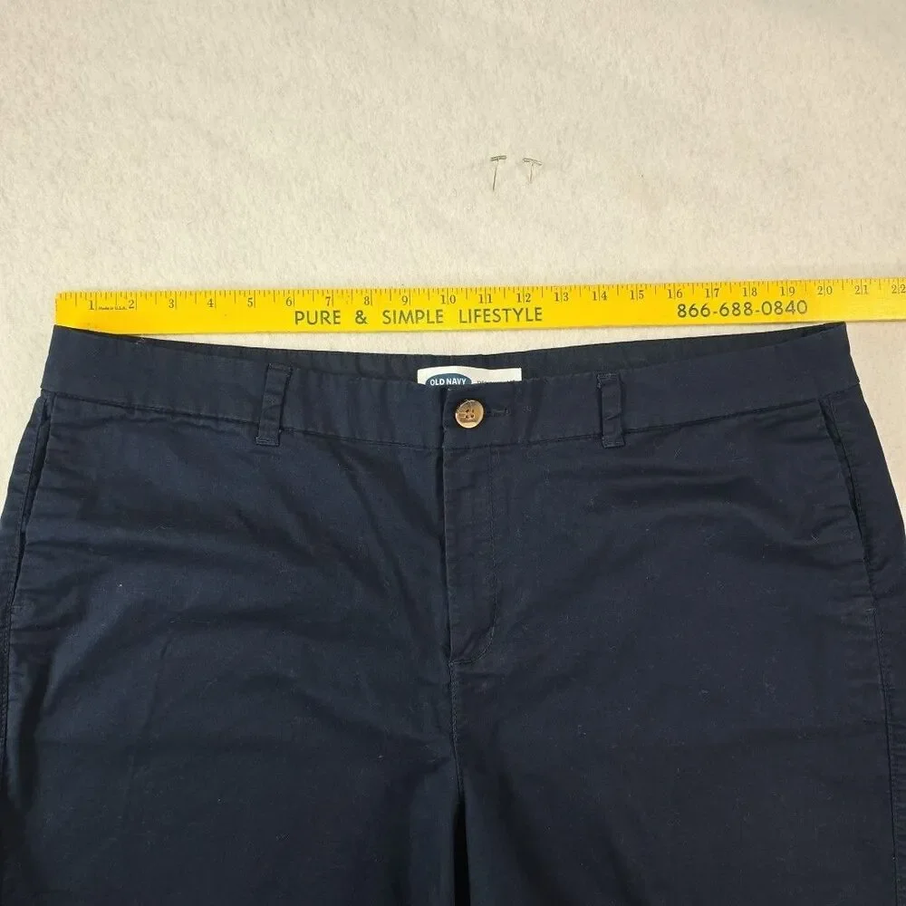 Old Navy Everyday Short Chino Shorts Women's size 18 5.5” Inseam Minimalist Core - Picture 5 of 8